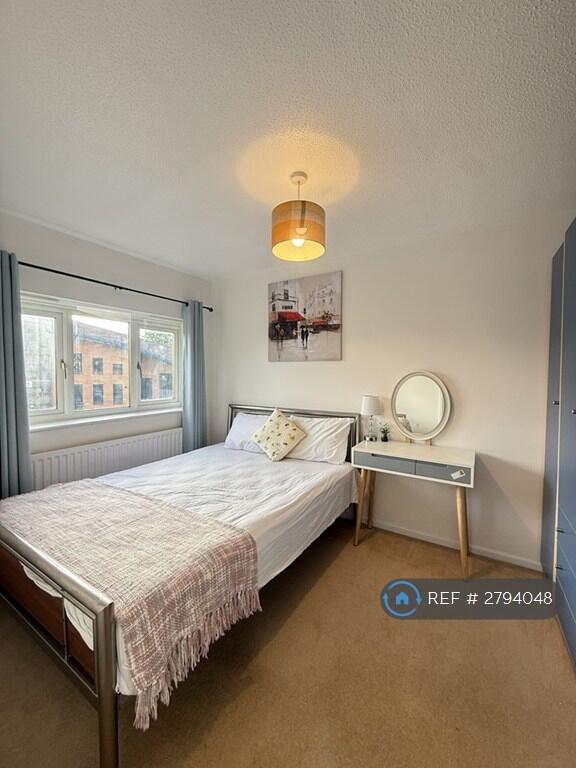 3 bedroom semi-detached house for rent