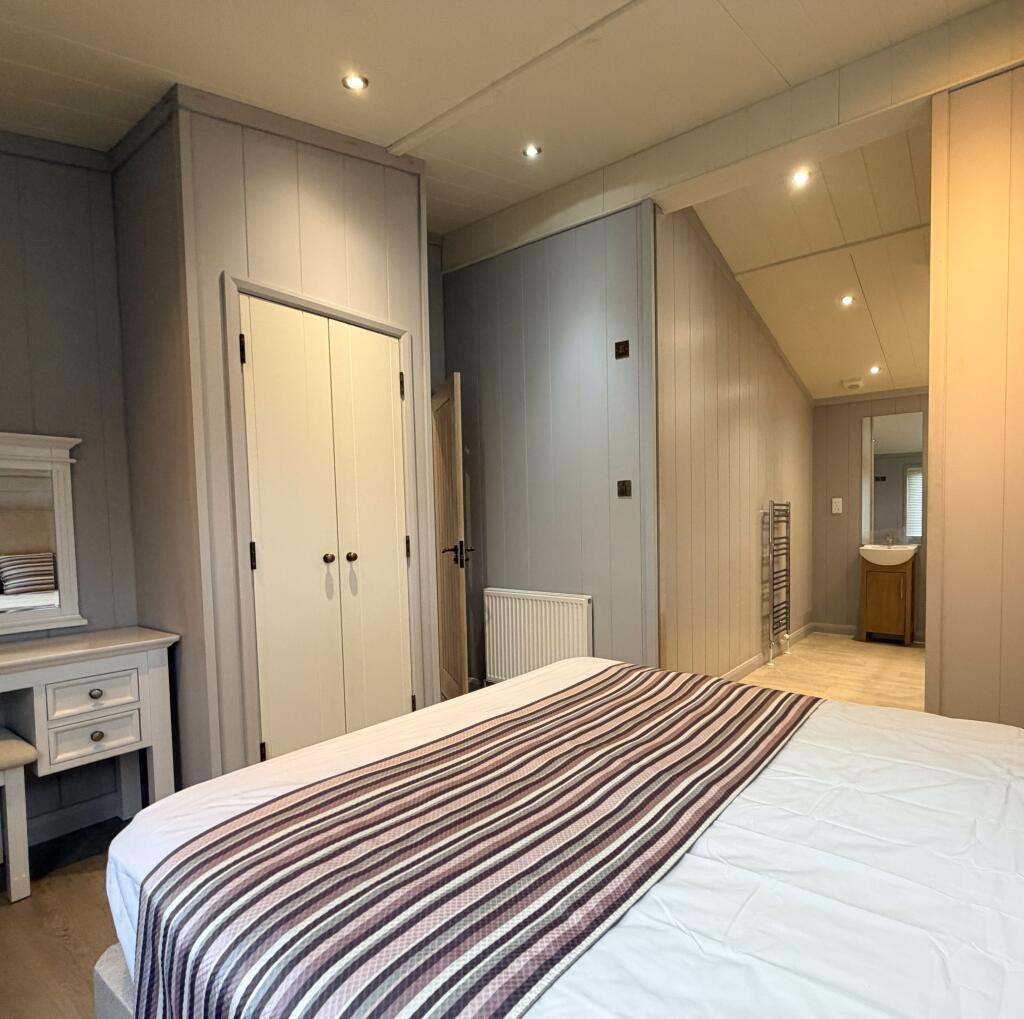 Pathfinder La Belle Maison, Alder Country Park, Bacton Road, North Walsham, Norfolk, NR28 0RA photo 5