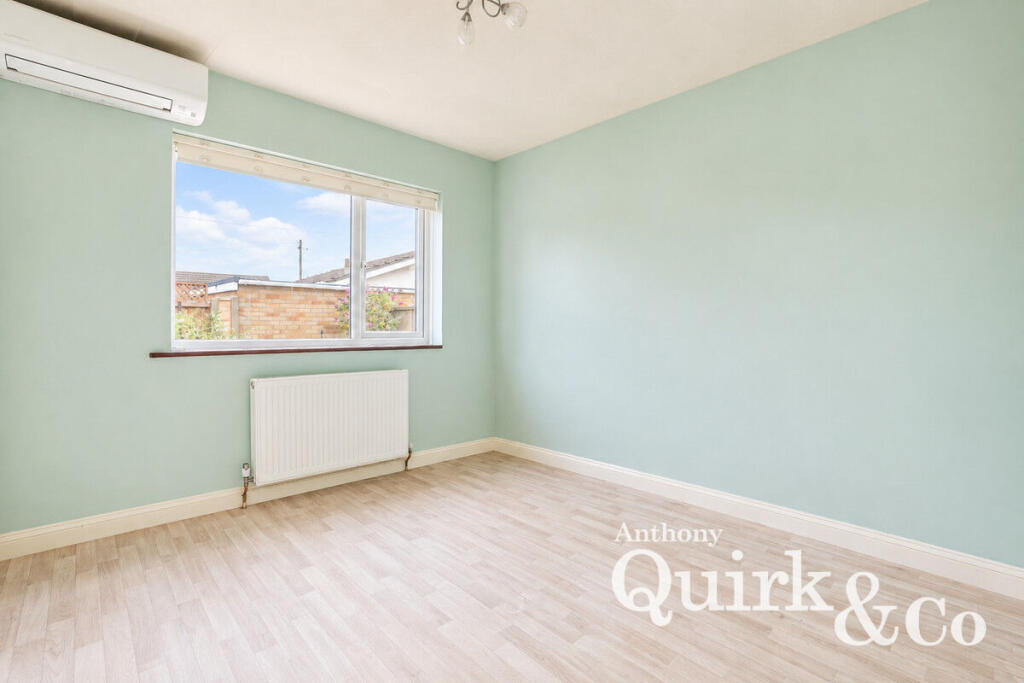House in Castle Point, Canvey Island - More