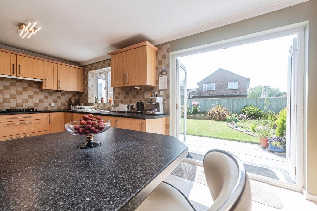 Wenlock Way, Thatcham, RG19 photo 4