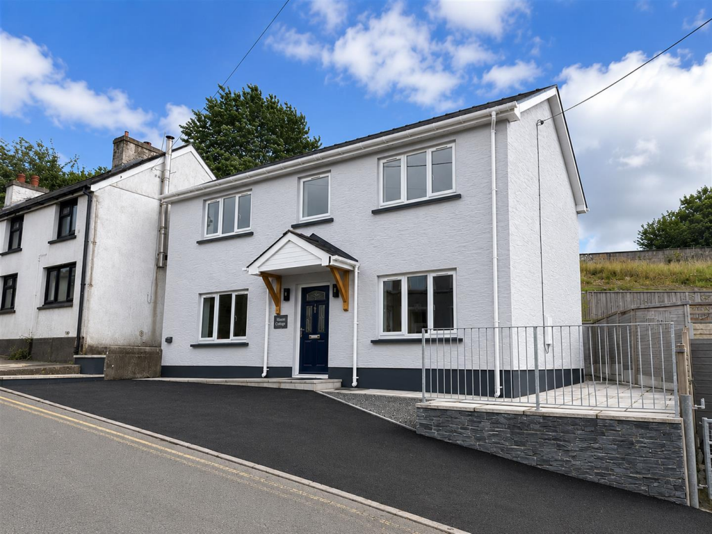 House in Llanybydder - View 5