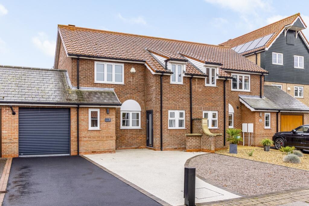 3-bed semi-detached on Bridge Walk, Burton Waters, Lincoln, Lincolnshire, LN1, £395,000
