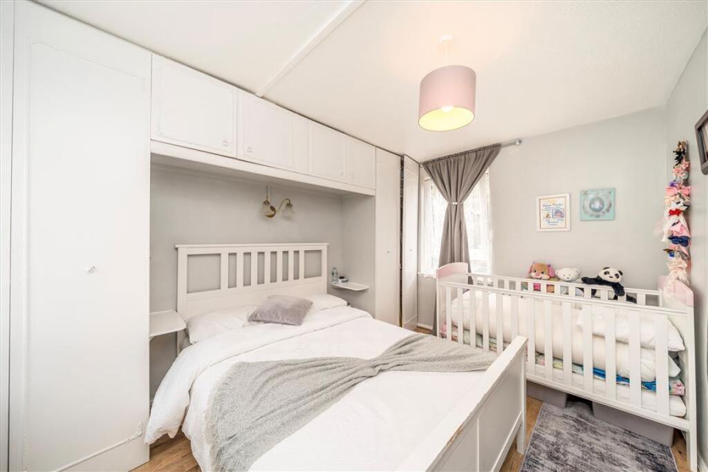 Apartment in London - More