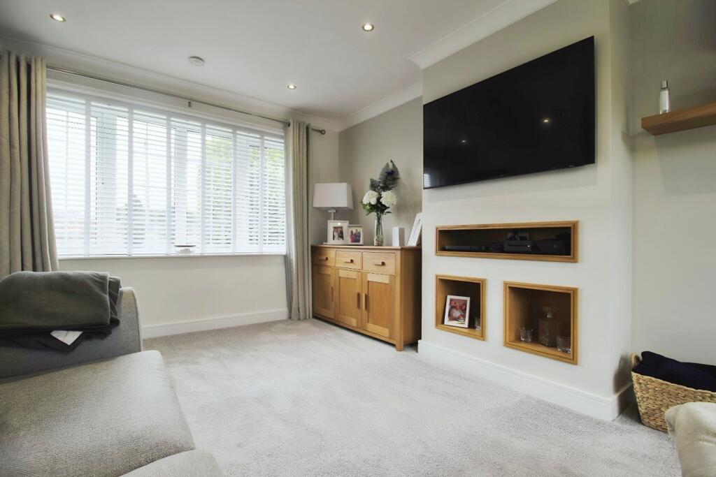 House in Wakefield, Outwood - View 5