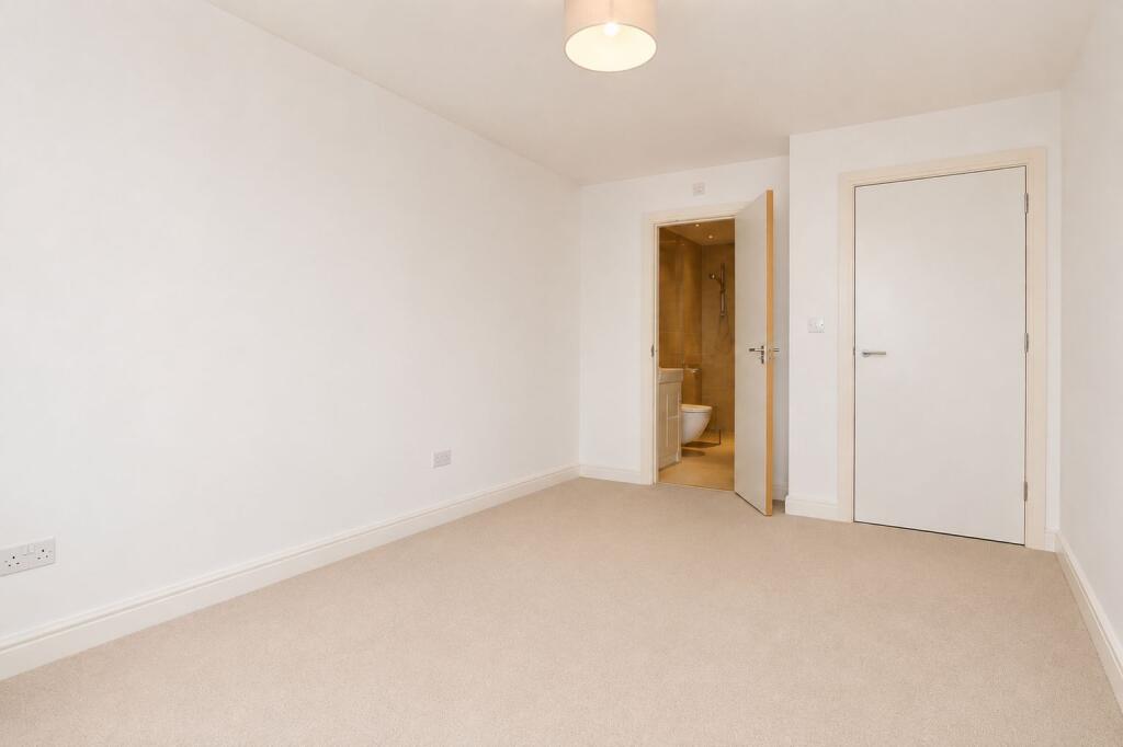 Apartment in Cambridge - View 4