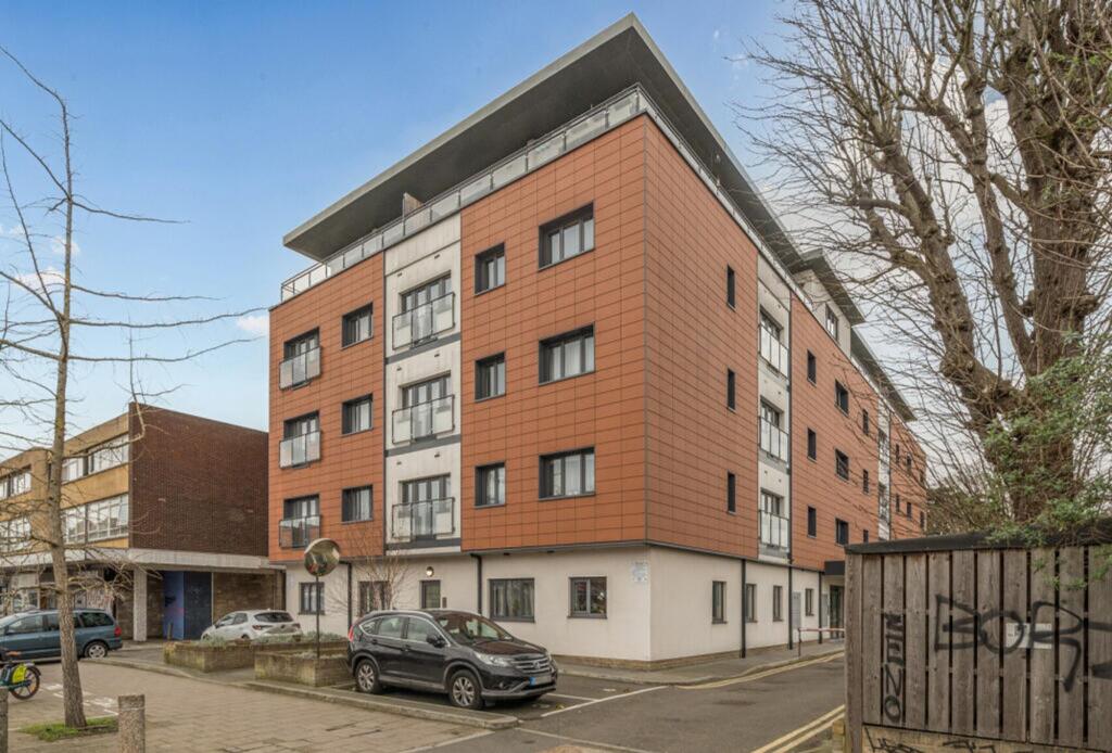 Main image of property: London Road, Mitcham, CR4