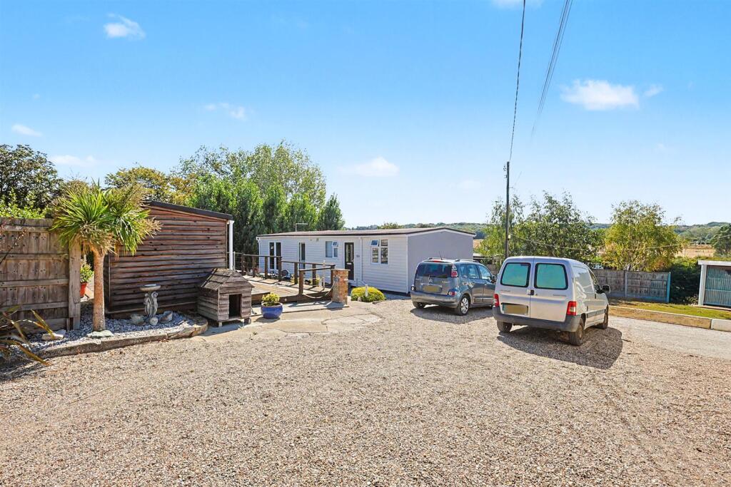 House in Southend-on-Sea - More