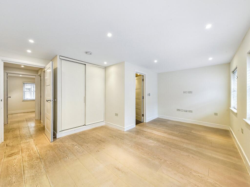 Apartment in London - View 5