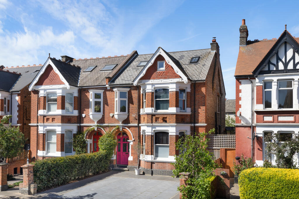 Main image of property: Twyford Avenue, Acton, London, W3