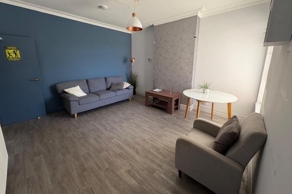 House in Ashfield, Sutton in Ashfield, Nottinghamshire - View 2