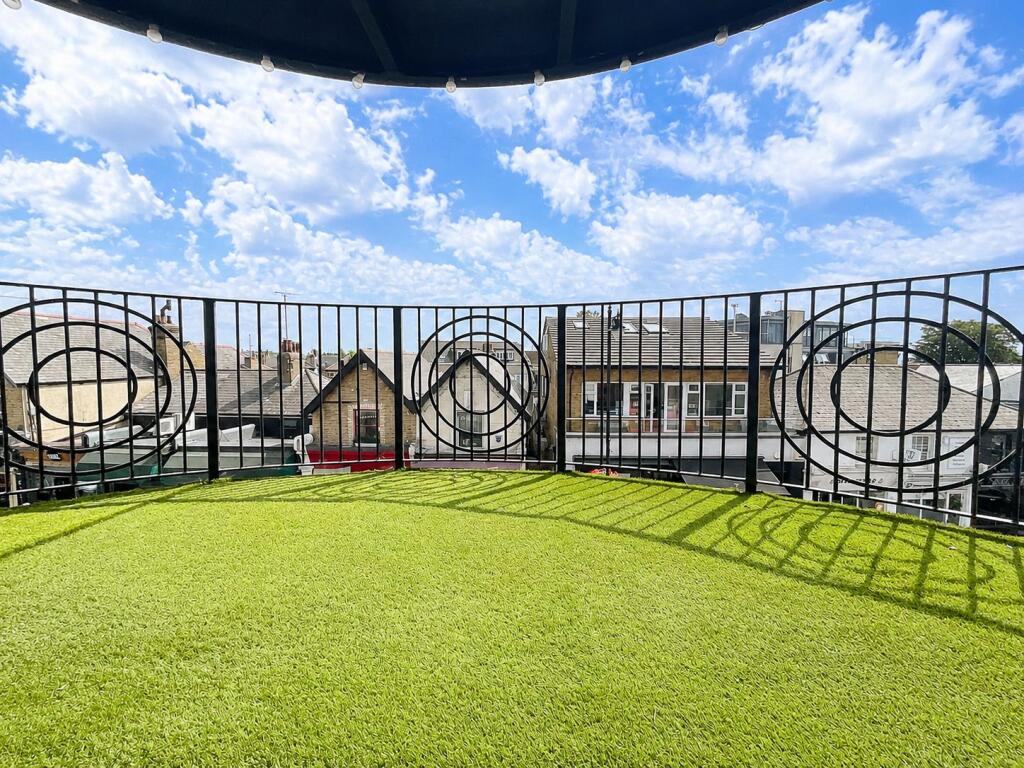 Apartment in Southend-on-Sea - View 4