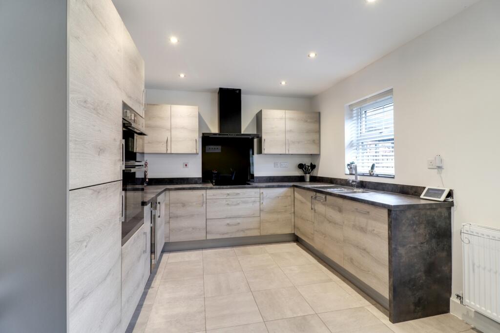 33 Voysey Avenue, Castleford photo 3