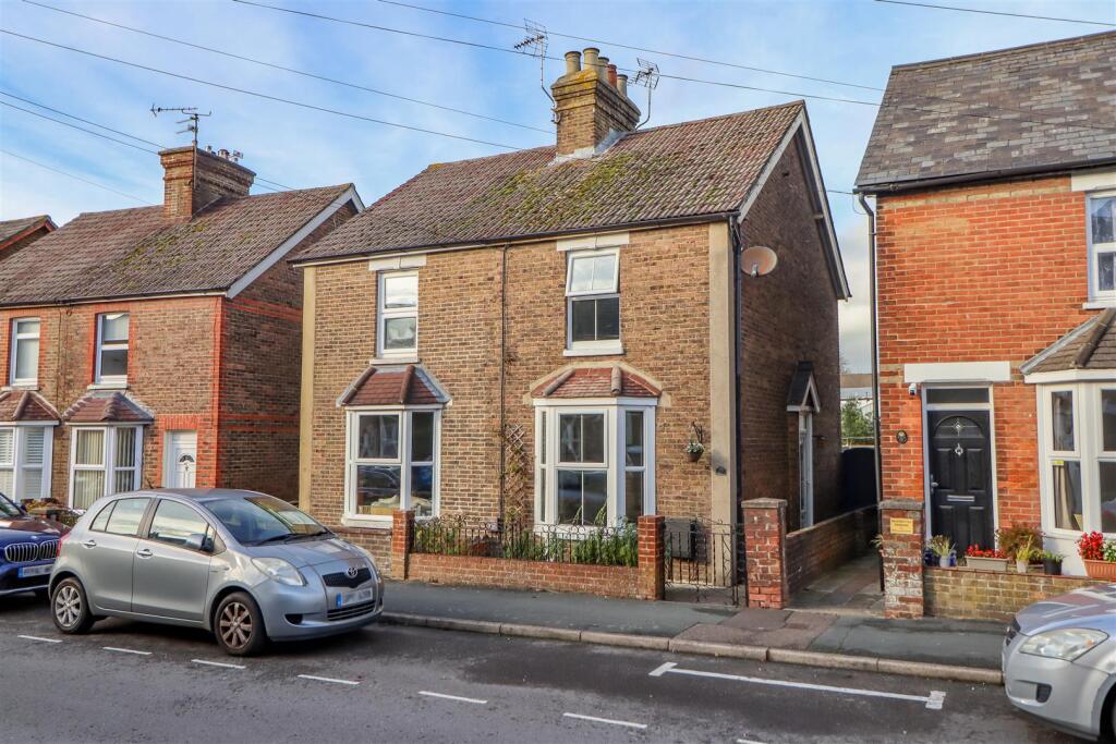 2-bed semi-detached on Gladstone Road, Horsham, £400,000