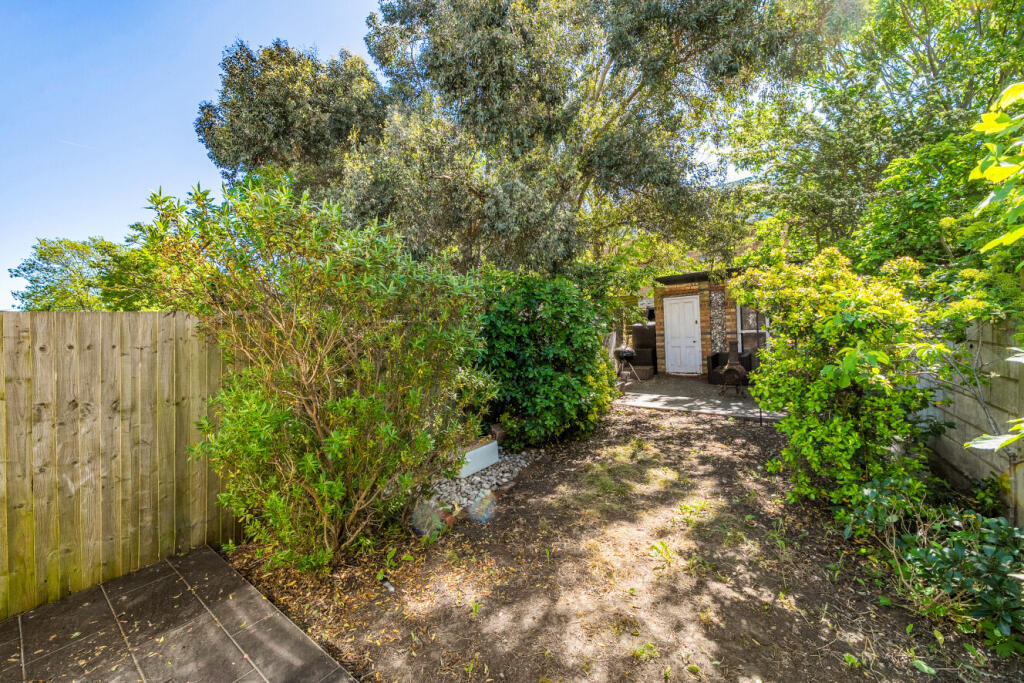 Fernlea Road, Mitcham, Surrey, CR4 photo 4