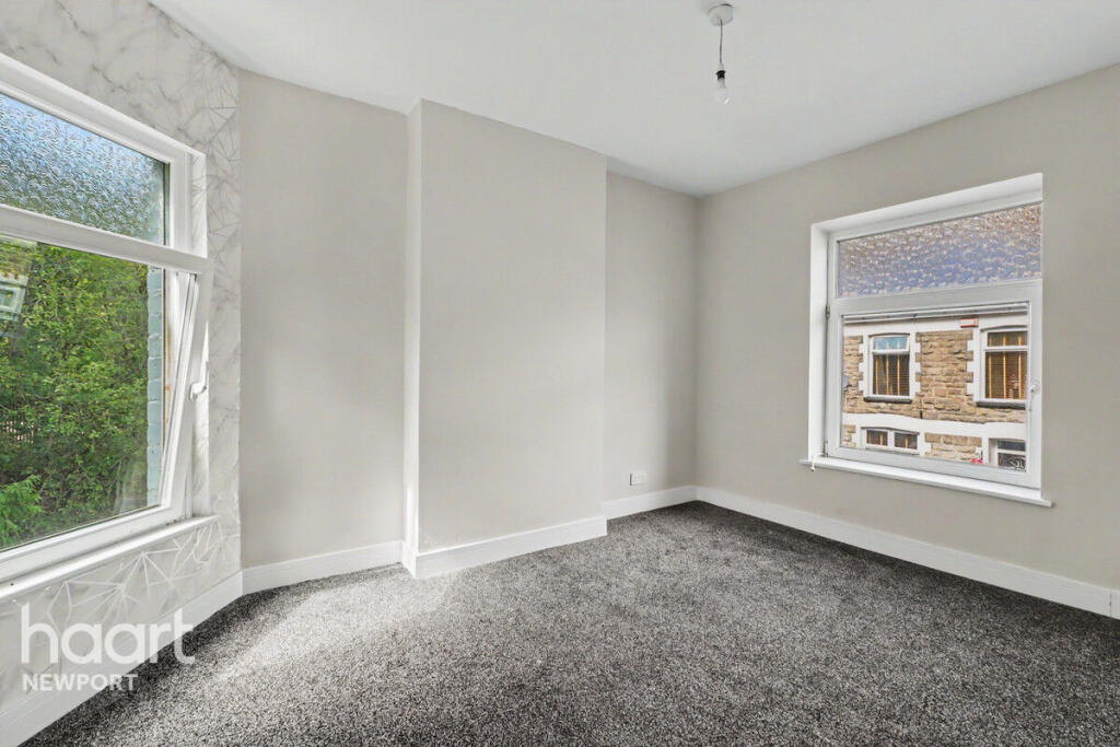 House in Newport - View 4