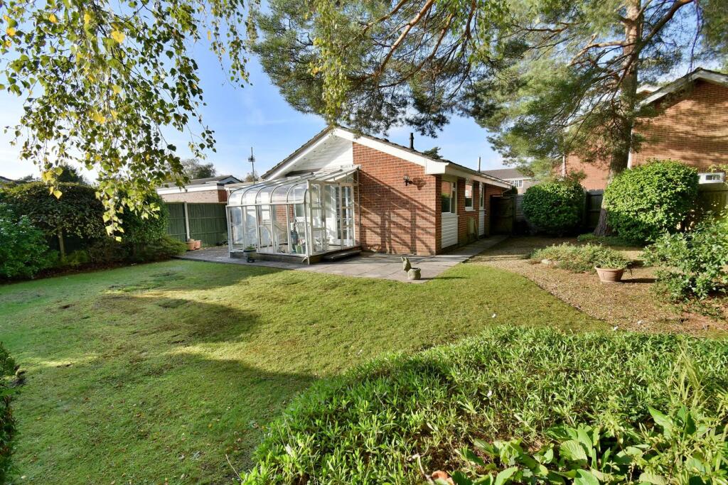 Mountbatten Drive, Ferndown, BH22 photo 3