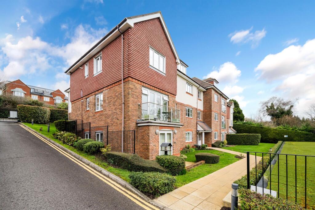 Apartment in Reigate and Banstead, Surrey