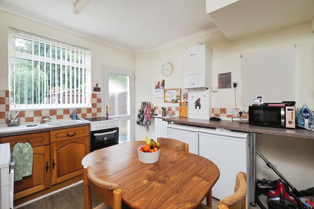 House in Gedling, Nottinghamshire - View 4