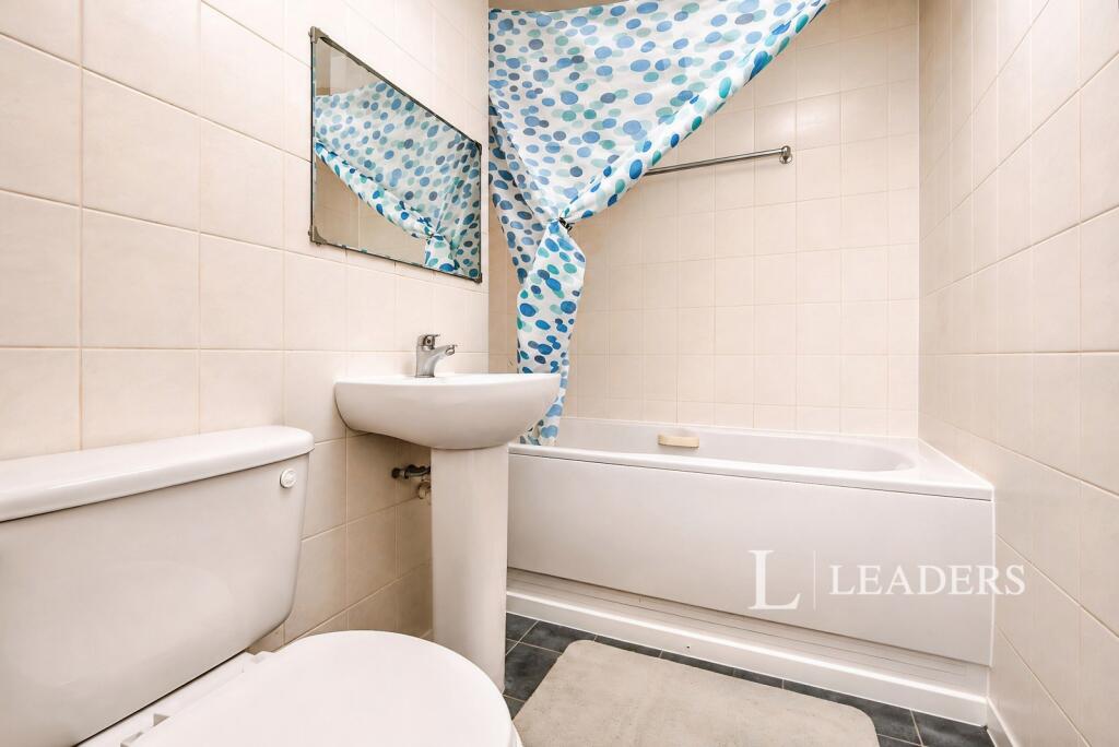 Apartment in Colchester, New Town - View 5