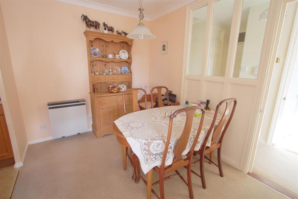 Apartment in Basildon, Billericay - View 5