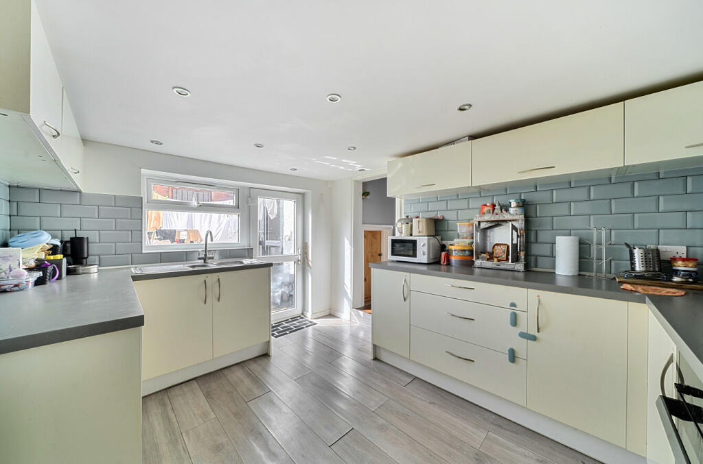 Henry Road, Freemantle, Southampton, Hampshire, SO15 photo 2