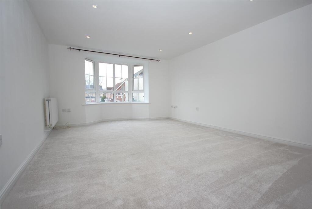 Apartment in Fareham, Whiteley - View 2