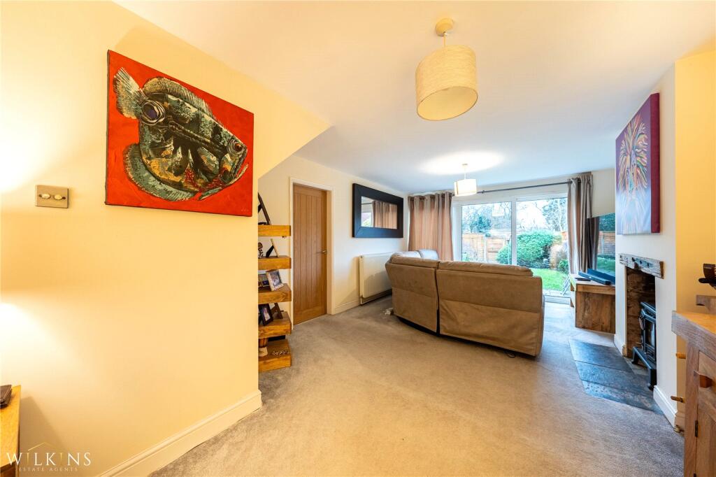 Waltham Crescent, Nuneaton, Warwickshire, CV10 photo 4
