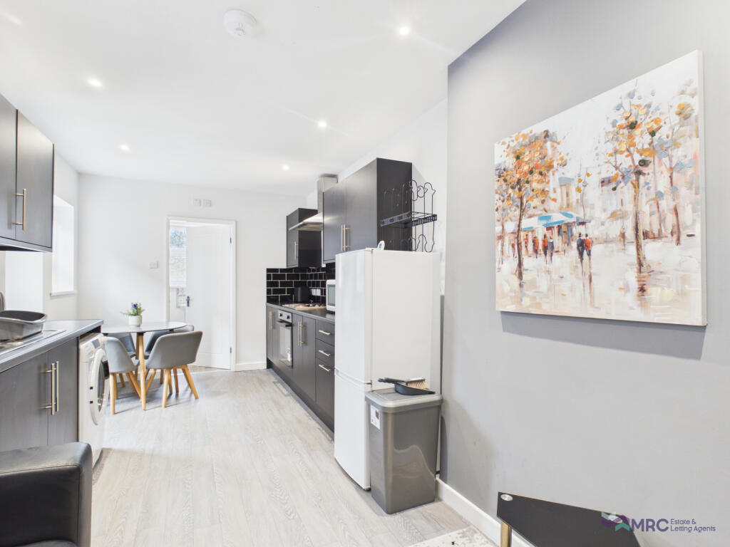 Apartment in Hull - View 4