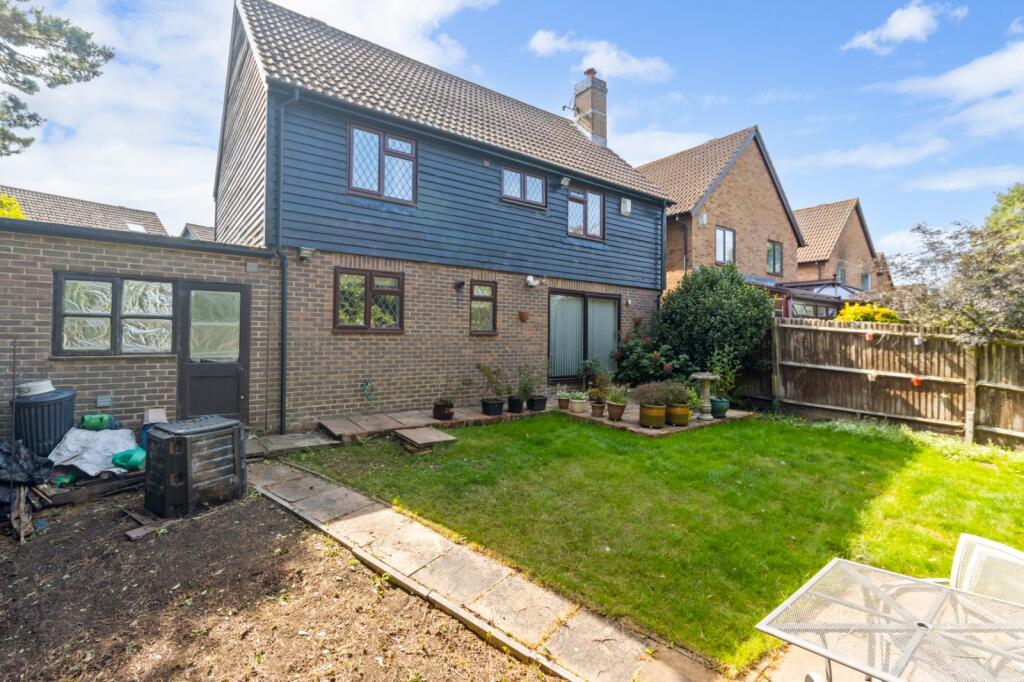 Castle Rise, Ridgewood, Uckfield, East Sussex, TN22 photo 2