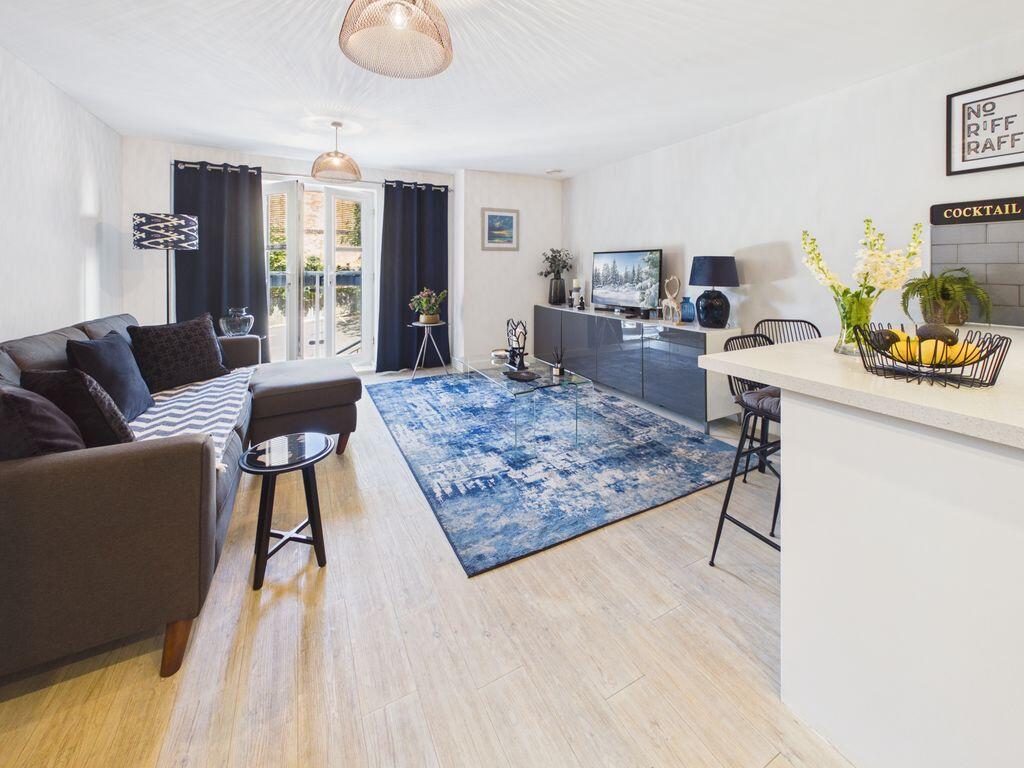 Carpenters Court, Caterham Valley - View 5