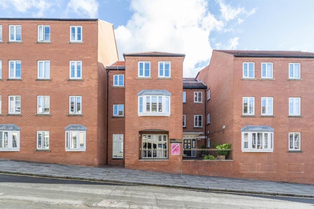 2-bed house on Old Street, Ludlow, £80,000