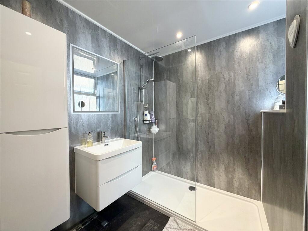 Apartment in Bournemouth, Branksome, Poole - View 5