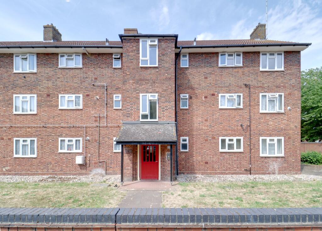 Main image of property: Dart Green, South Ockendon, RM15