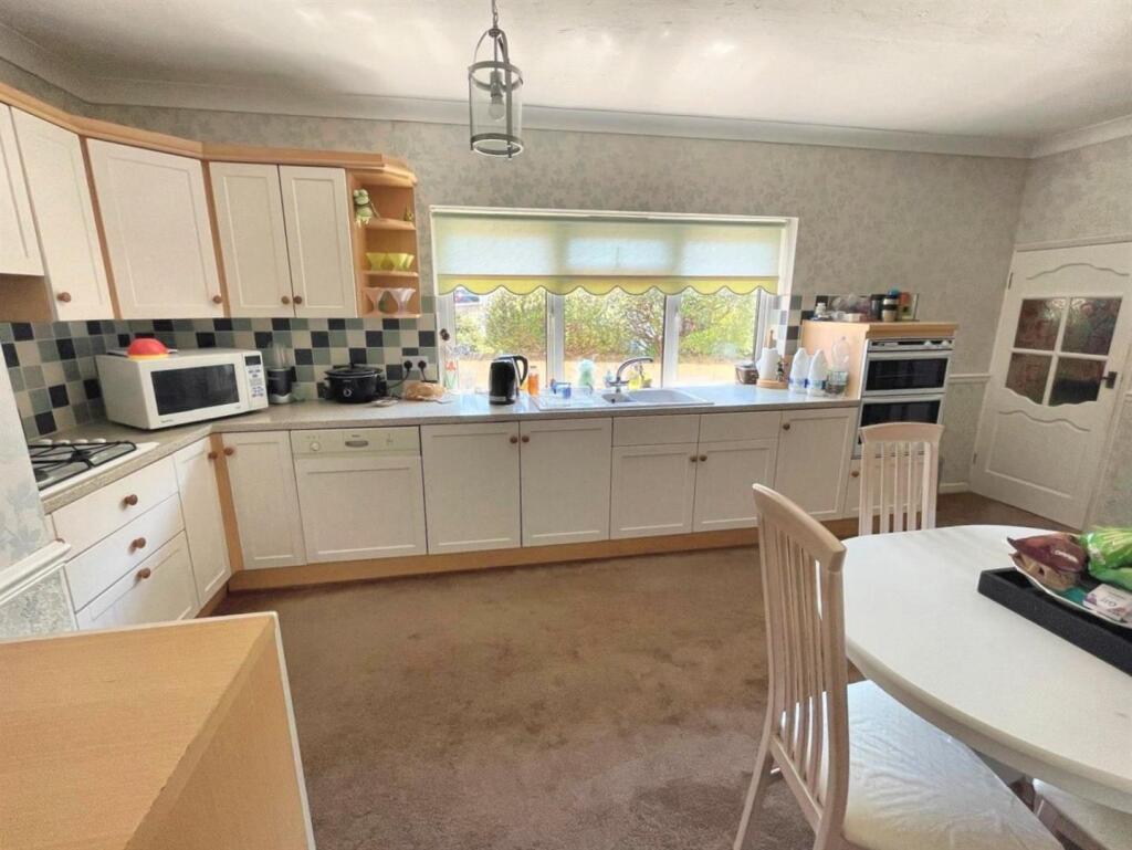 House in Weston-super-Mare, Worlebury - More