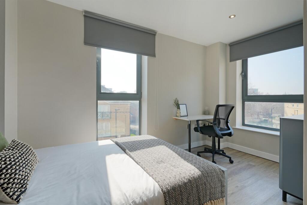 Apartment in Sheffield, South Yorkshire - View 2