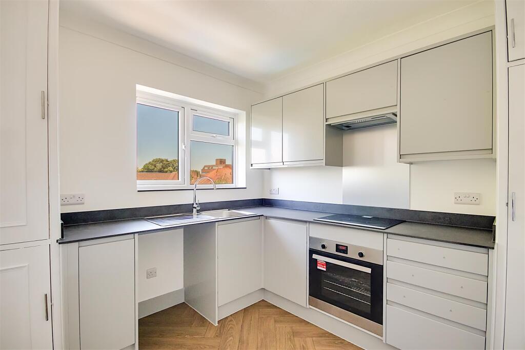 Wallace Court, West Worthing, BN11 - View 4
