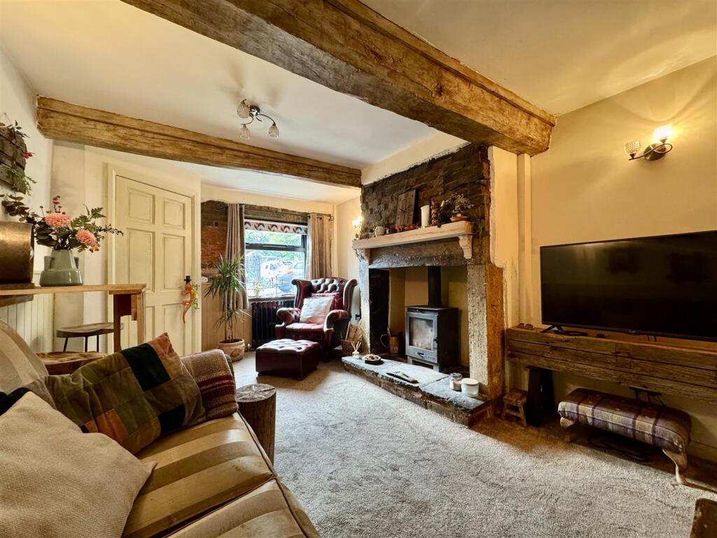 Westgate, Almondbury, Huddersfield, HD5 8XJ - More