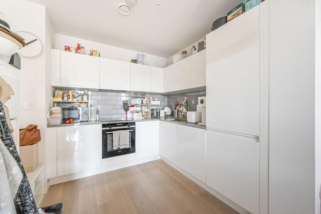 Apartment in London, Royal Wharf, Silvertown - View 2