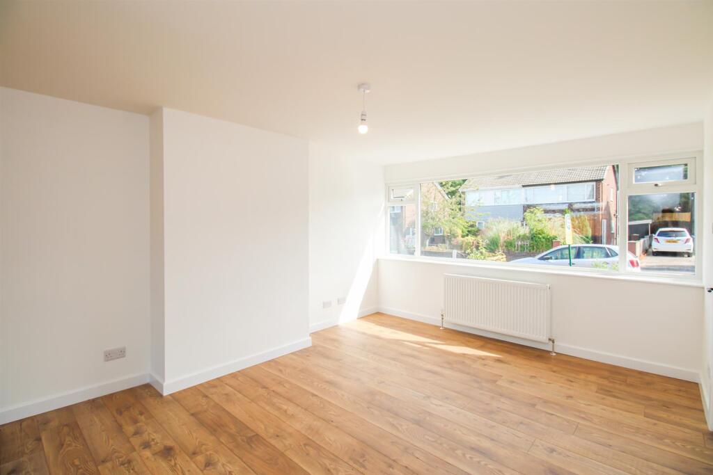 House in Wakefield, Outwood - More