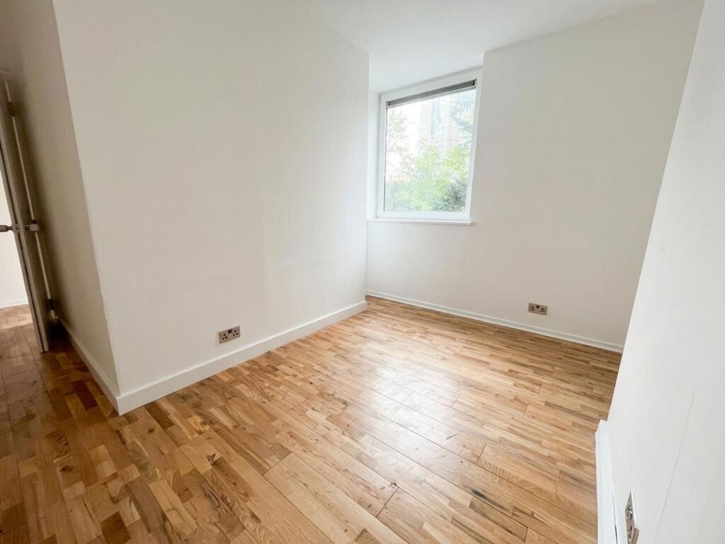 Apartment in London, Norley Neighbourhood, Roehampton - View 5