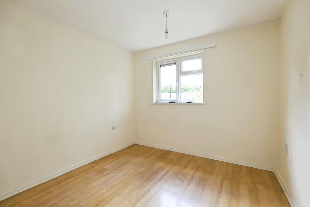 Apartment in Wolverhampton, Goldthorn Hill - View 5