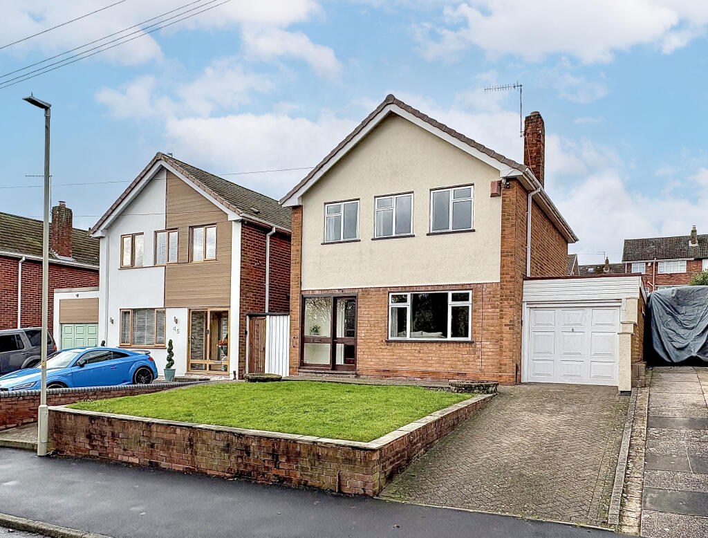 3-bed detached on Cotwall End Road, LOWER GORNAL, DY3 3EJ, £340,000