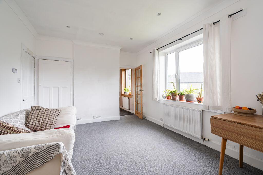 Apartment in Edinburgh, Corstorphine - View 4
