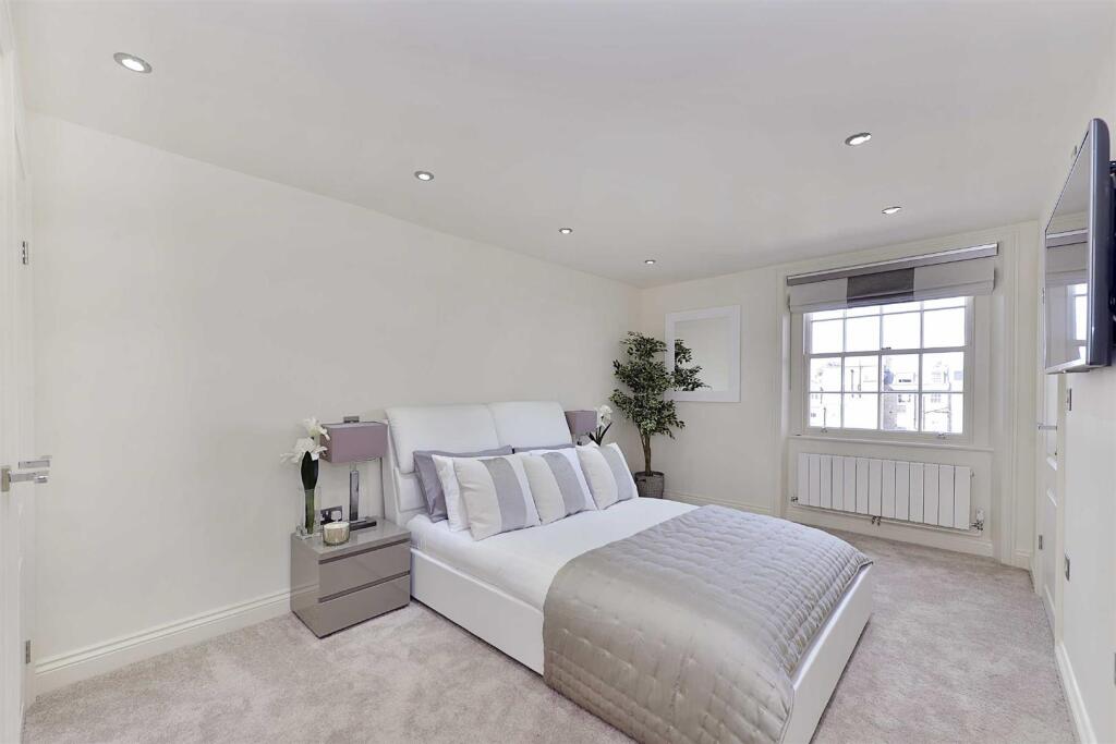 Apartment in London, Belgravia - View 2