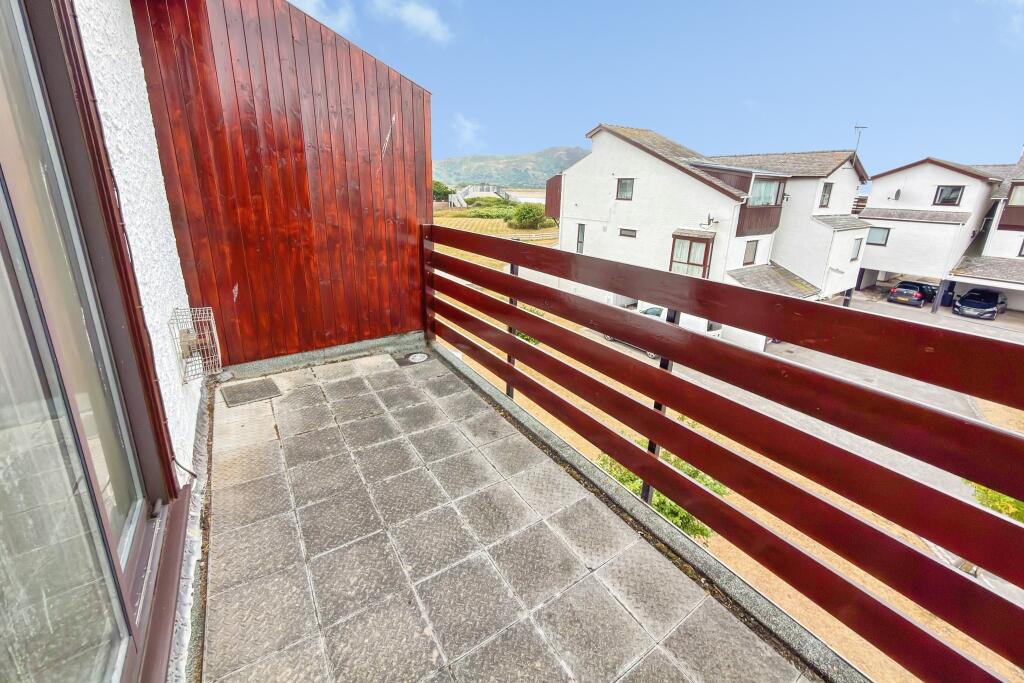 16 Deganwy Beach, Deganwy, Conwy, Conwy LL31 9YR photo 4