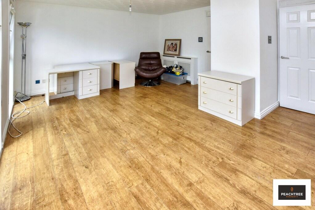 House in Erskine, Park Mains - More