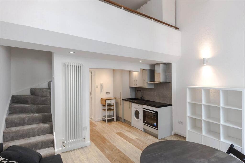 Apartment in London - View 5