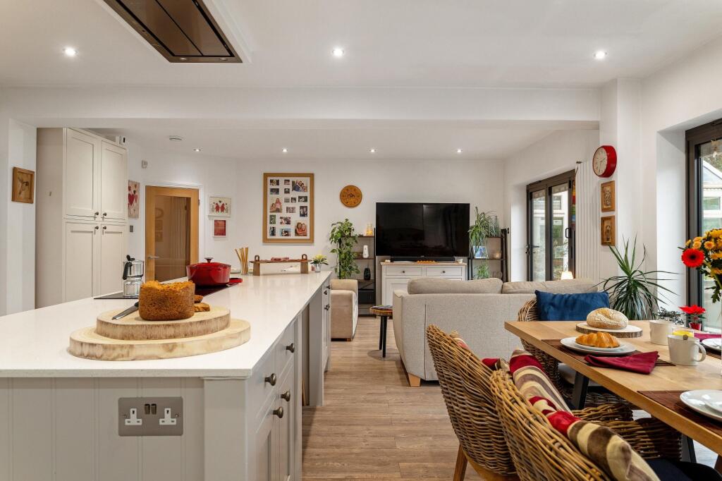 Additional image 11 of Bucknalls Drive, Bricket Wood, AL2