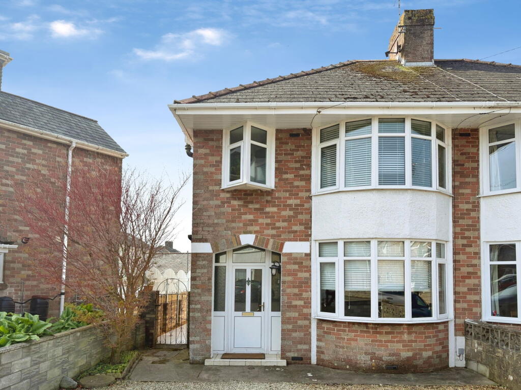 Main image of property: Waunlon, Newton, Porthcawl, CF36 5RT
