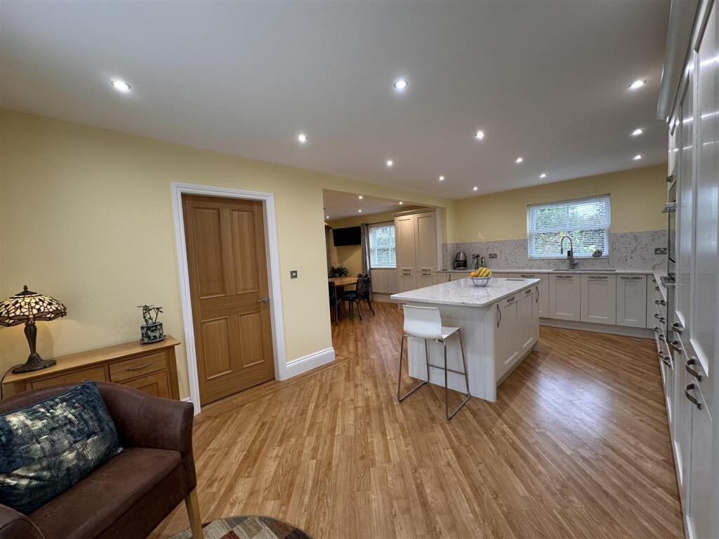 House in Howden, East Riding of Yorkshire - View 2
